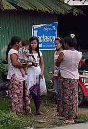 Burmese Women